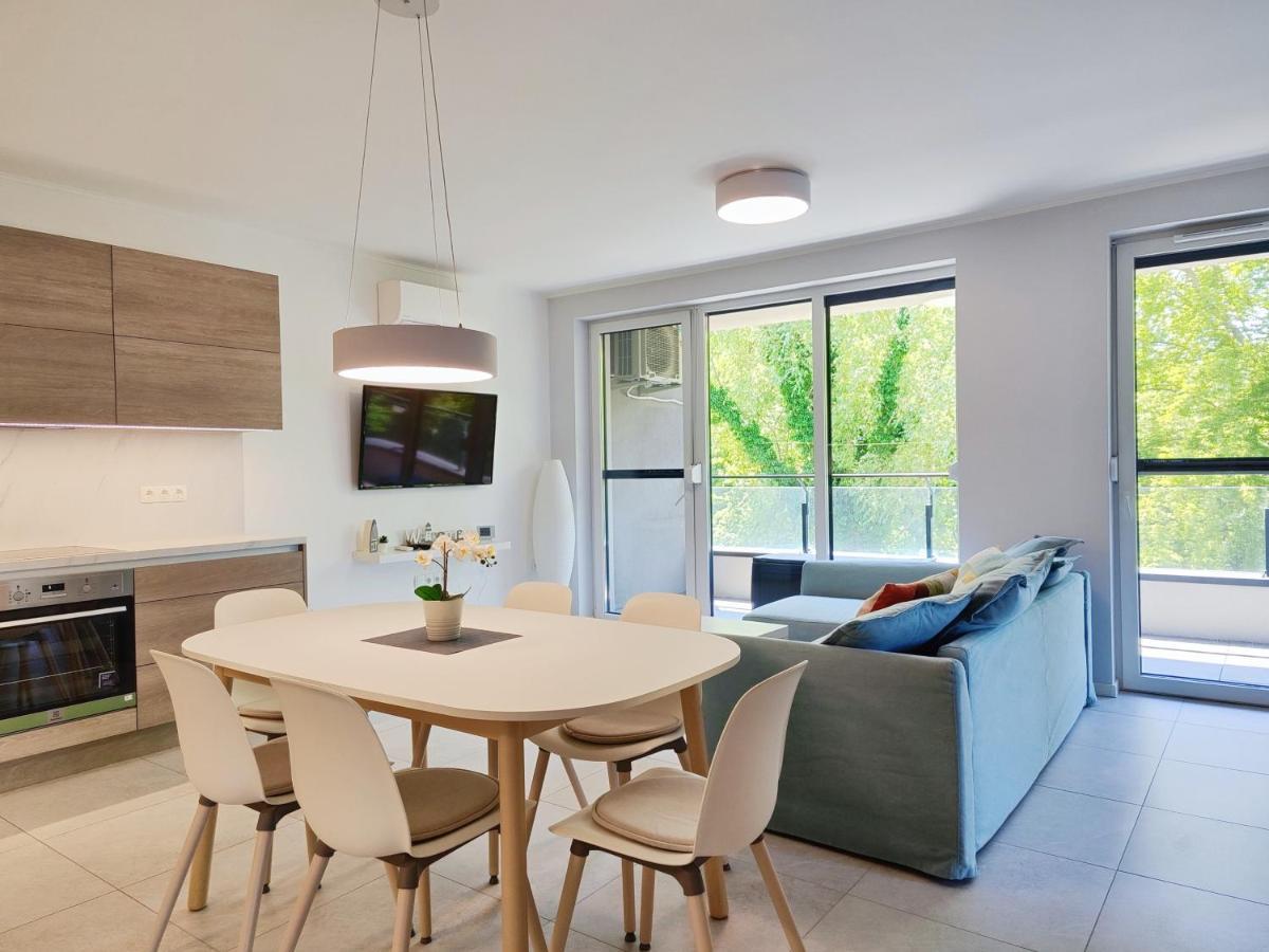 Lakeside Family & Studio Apartments Кестхей Экстерьер фото